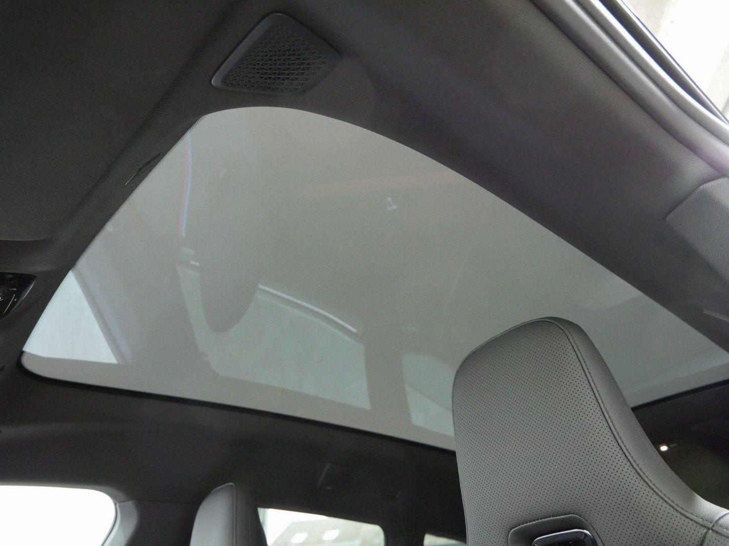 Fahrzeugeinzelansicht 15 Fahrzeugabbildung BMW iX xDrive60 |M Sportpaket| B&W| Panorama-Glasdac