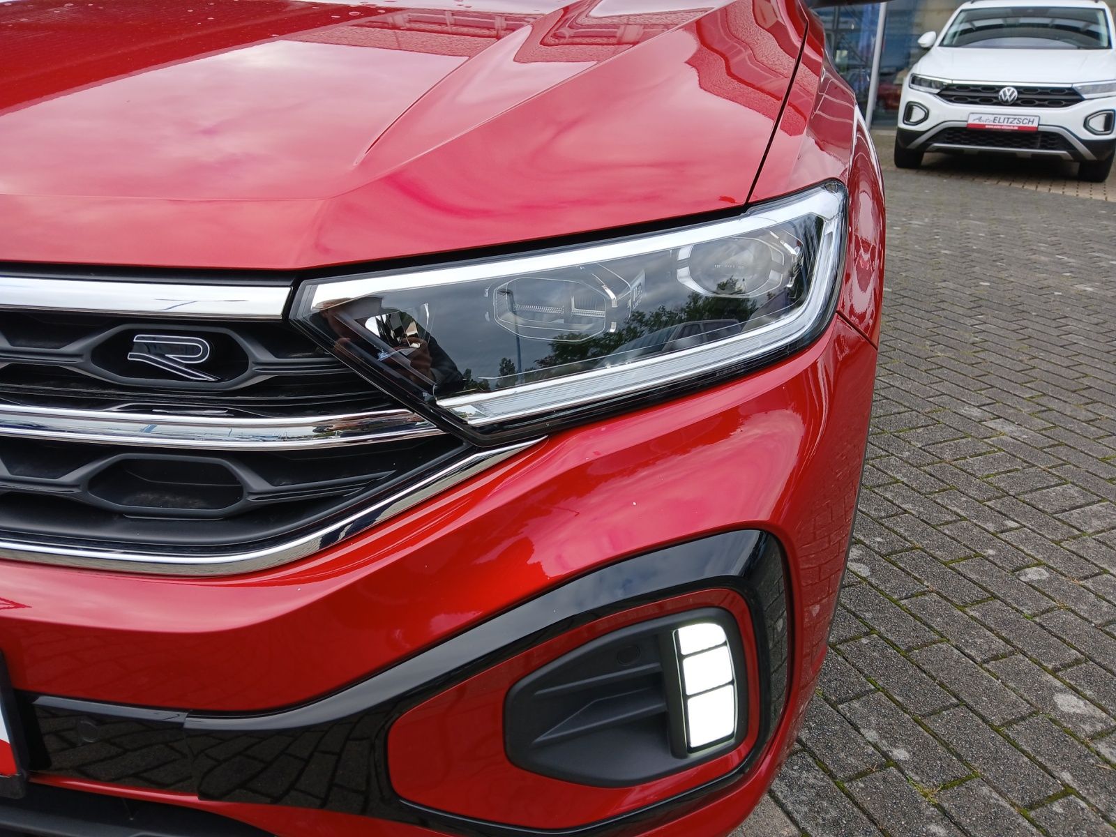 Fahrzeugabbildung Volkswagen T-Roc TSI R-Line LED AHK Navi AID ACC RFK SH