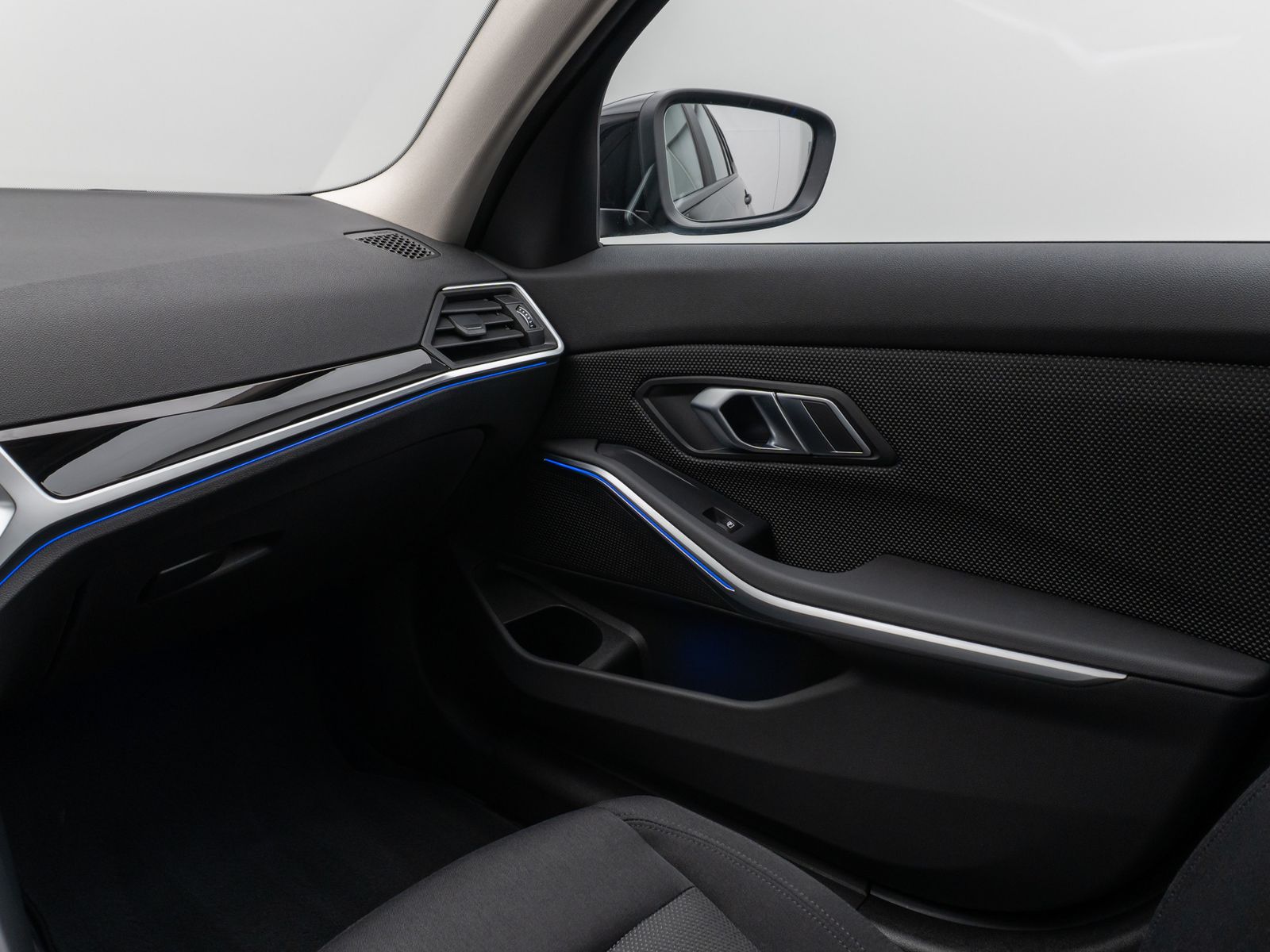 Fahrzeugabbildung BMW 320i CockPit+ DAB PDC LED Lordos Sitzhzg Komfort