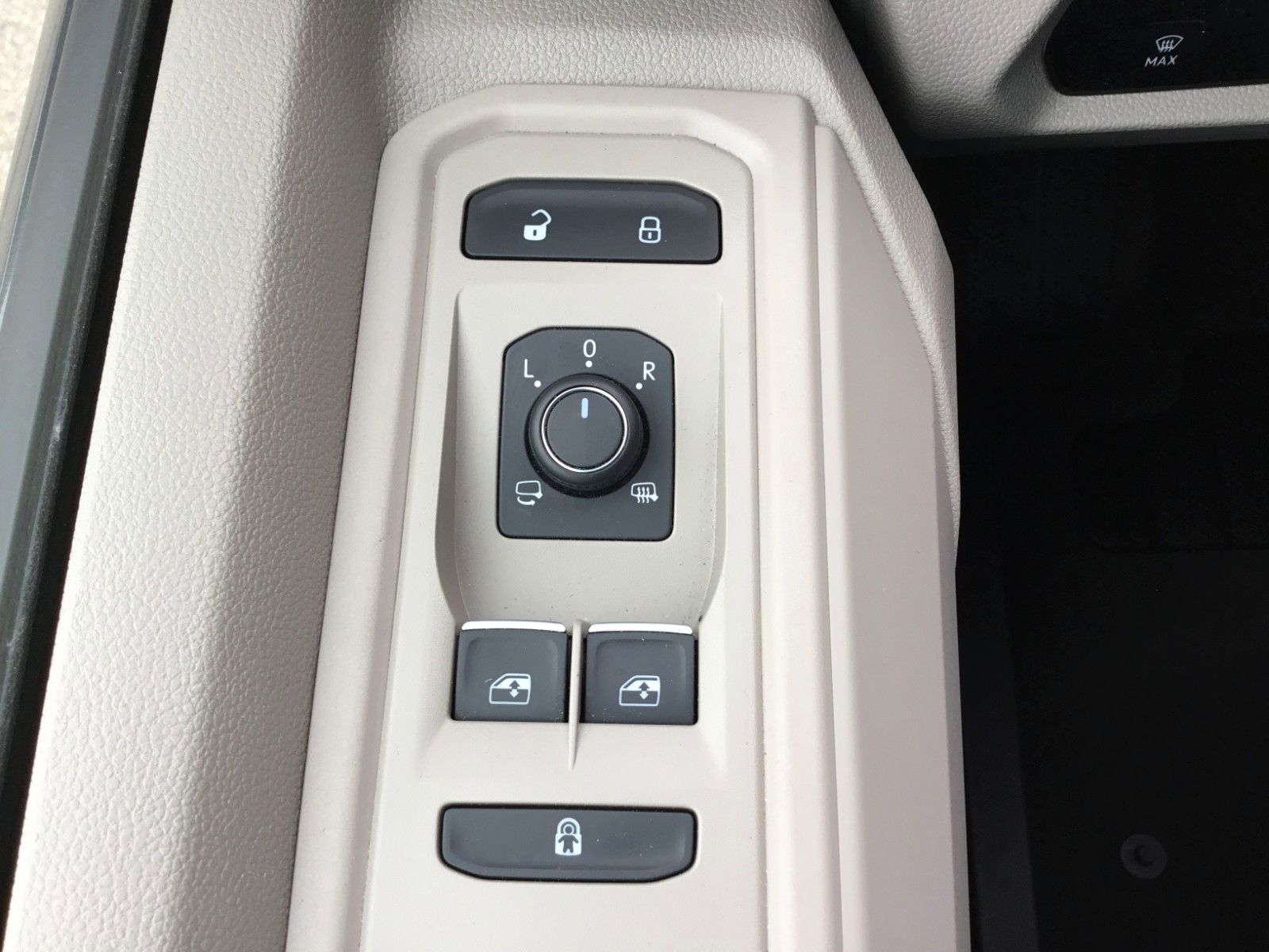 Fahrzeugabbildung Volkswagen T7 Multivan Life TDI DSG LÜ+AHK+ACC+LED+Leder