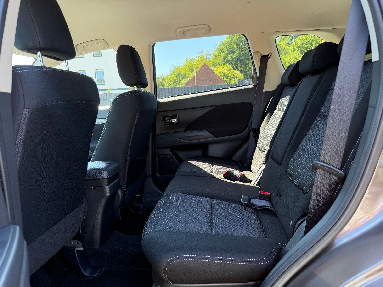 MITSUBISHI Outlander 2.0Edition 100 2WD KAMERA/TEMPO/1.HAND – Foto 11