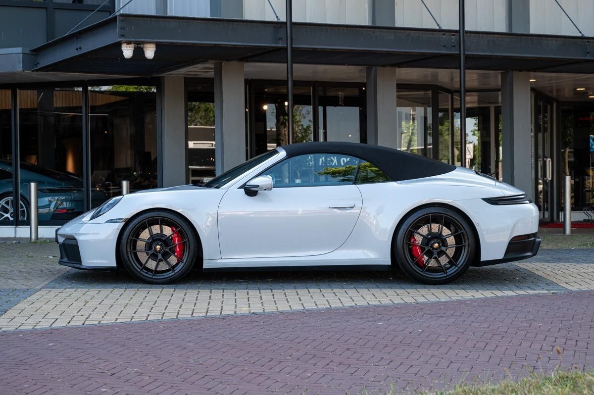 Porsche 911 Carrera 4 GTS Cabrio imagem 2