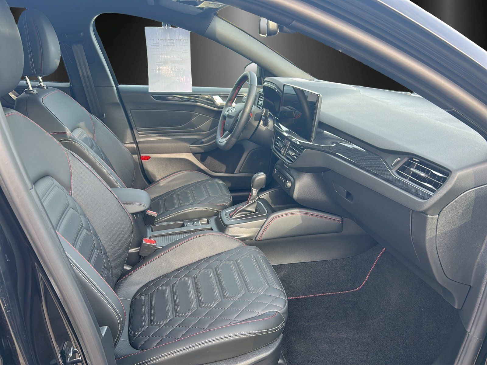 Fahrzeugabbildung Ford Focus 1.0 ST-Line X Aut./LED/ACC/KAMERA/AHK/NAVI