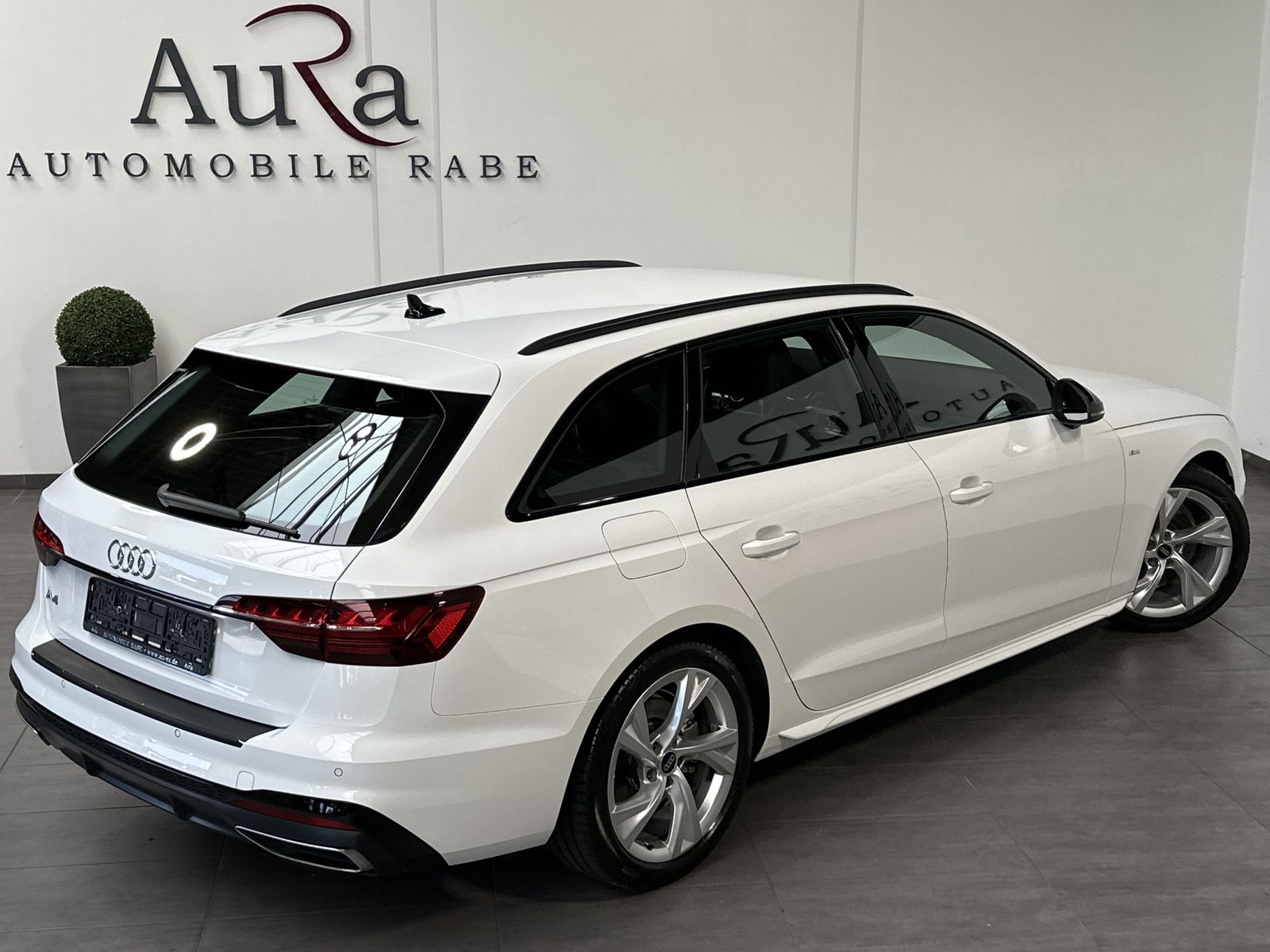 Fahrzeugabbildung Audi A4 Avant 35 TDI S-Line Black NAV+LED+KAM+VC+18ZO