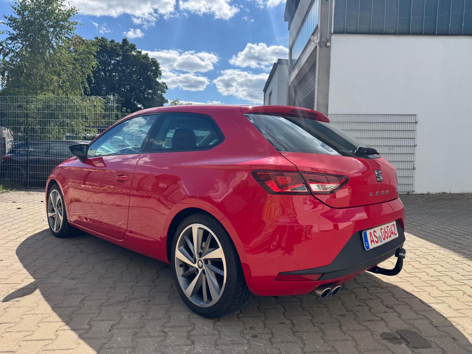 SEAT LEON SC FR 184CH - LED - GPS - ATTELAGE - RÉGULATEUR DE VITESSE - PACK SPORT - TOIT OUVRANT