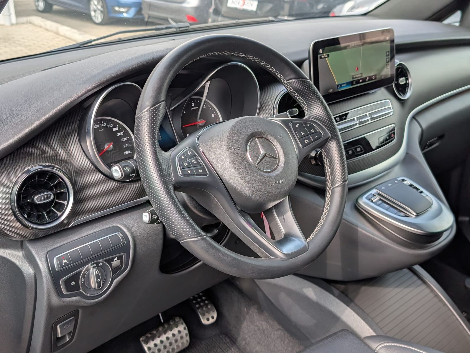 Fahrzeugabbildung Mercedes-Benz V 250 d AMG lang LEDER*DISTR.*BURM.*StandH.*LED