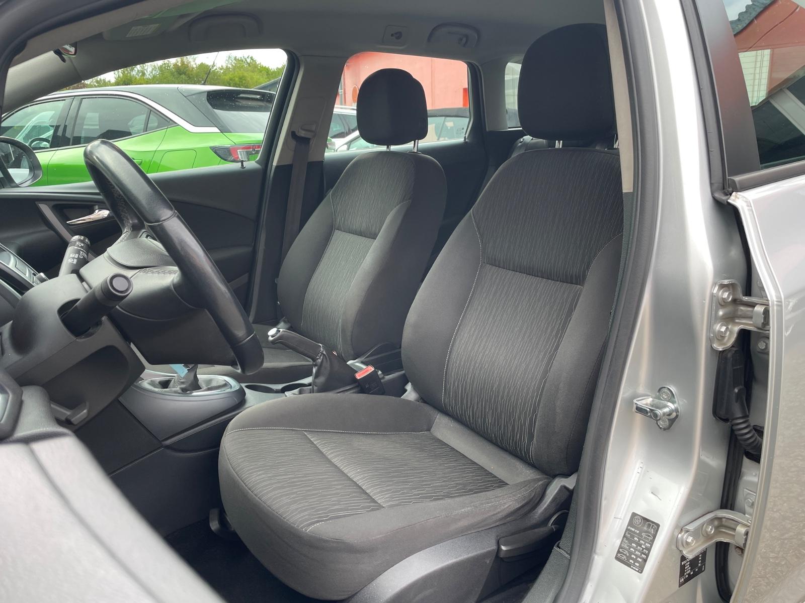 Opel Astra 2015 — photo 13