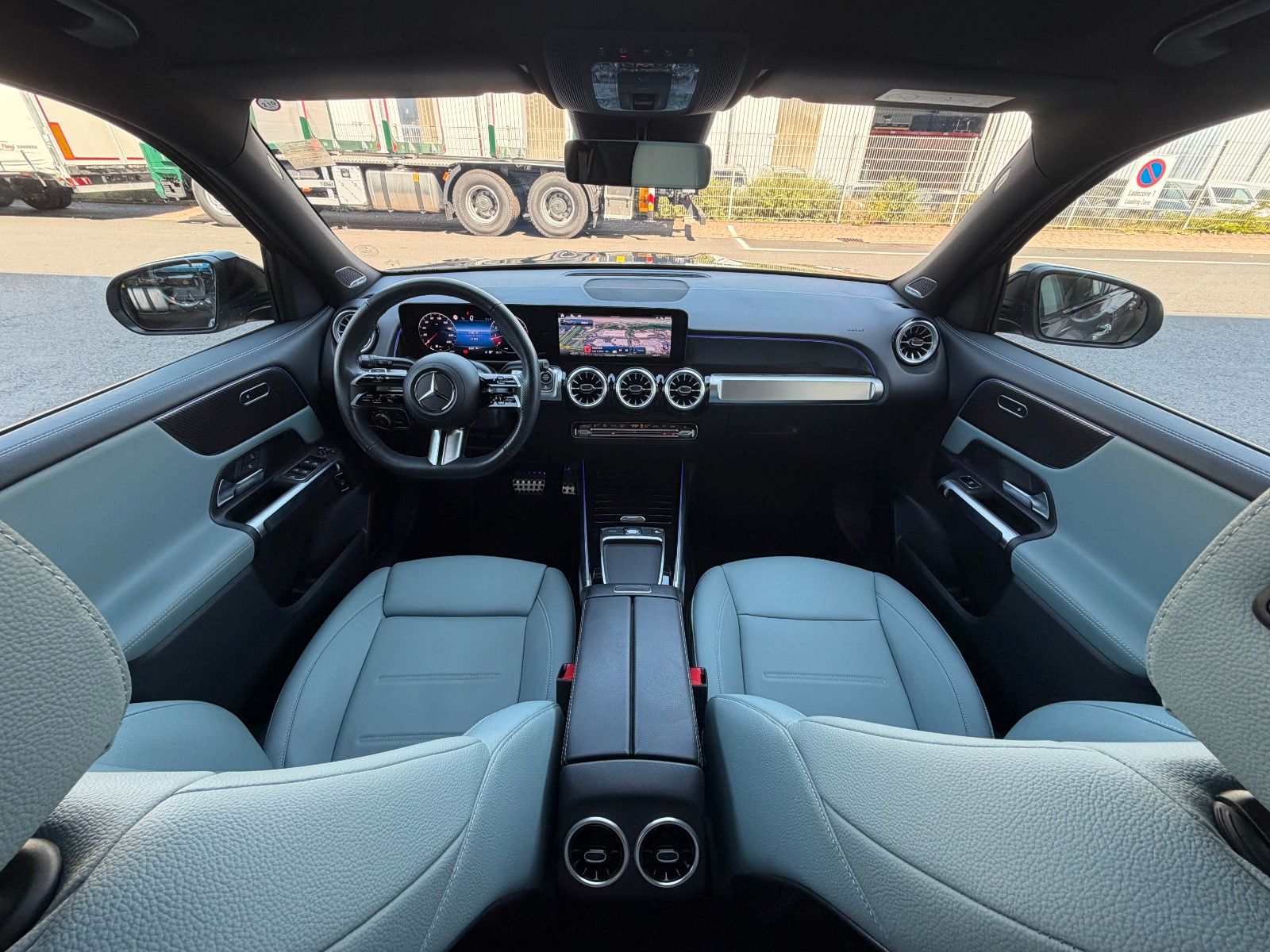 Fahrzeugabbildung Mercedes-Benz GLB 250 4M AMG Night+Pano+Burm+360°+Keyless+20"
