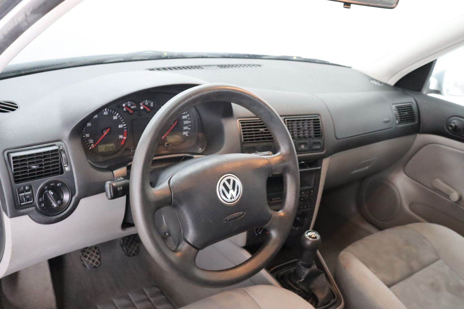 Fahrzeugabbildung Volkswagen Golf 1.6 * Klima *