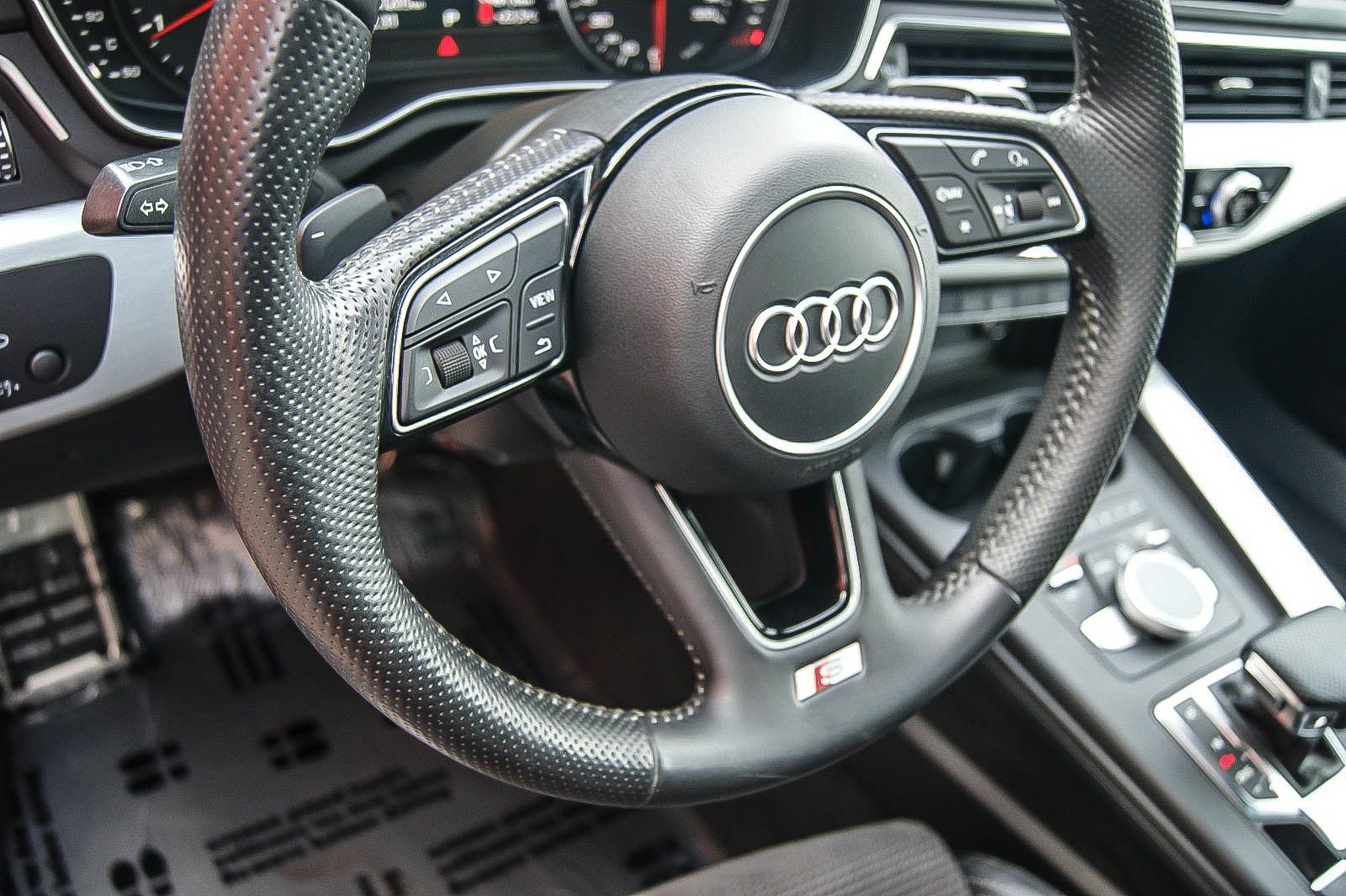 Fahrzeugabbildung Audi A4 Avant 20 TDI S-Line SPORT PANORAMA KAMERA DSP