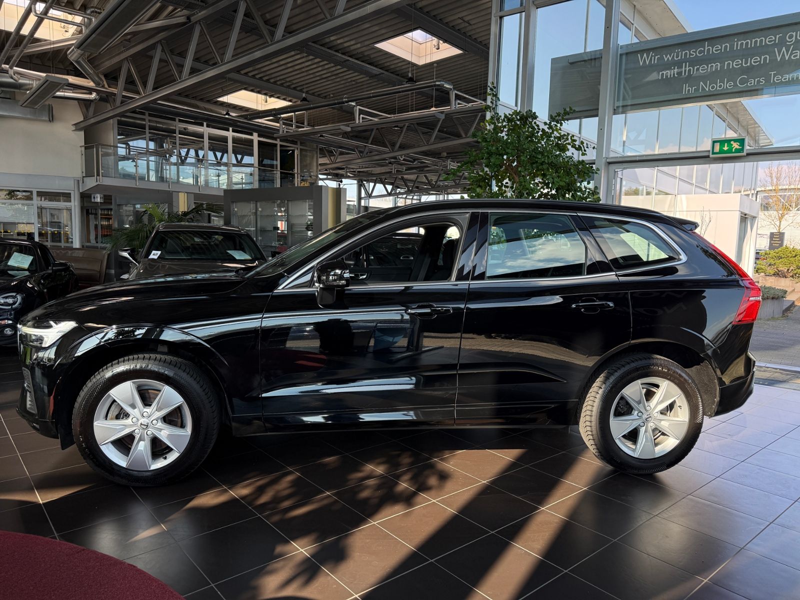 Fahrzeugabbildung Volvo XC60 Momentum Pro AHK LED RFK