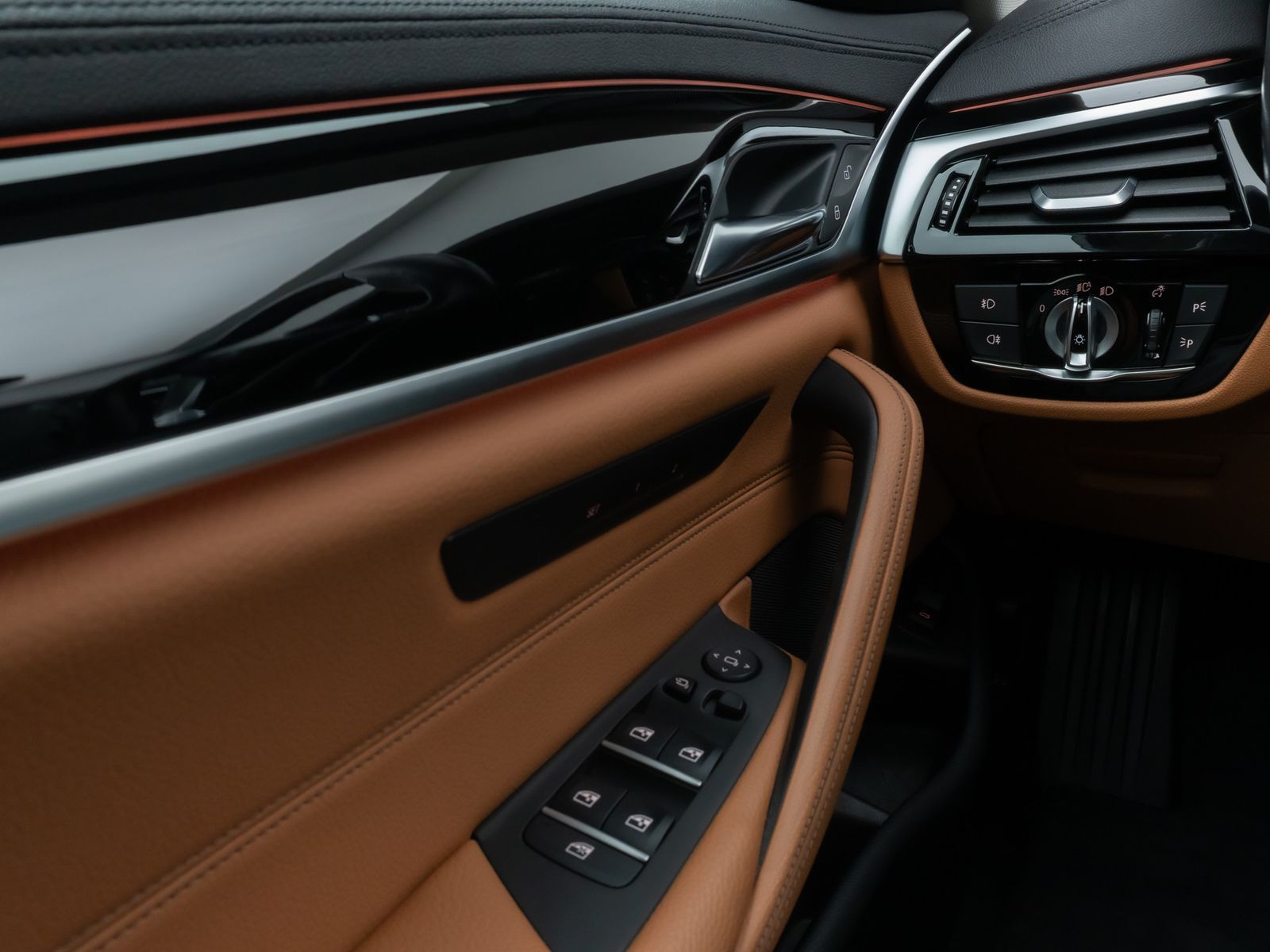 Fahrzeugabbildung BMW 530d xD Luxury Line Panorama Kamera HUD DAB HiFi