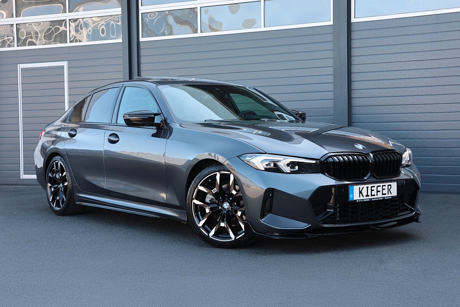 BMW 330i xDrive M/APPLE/SHZ/LHZ/SPUR/KAMERA/TOTW/R19