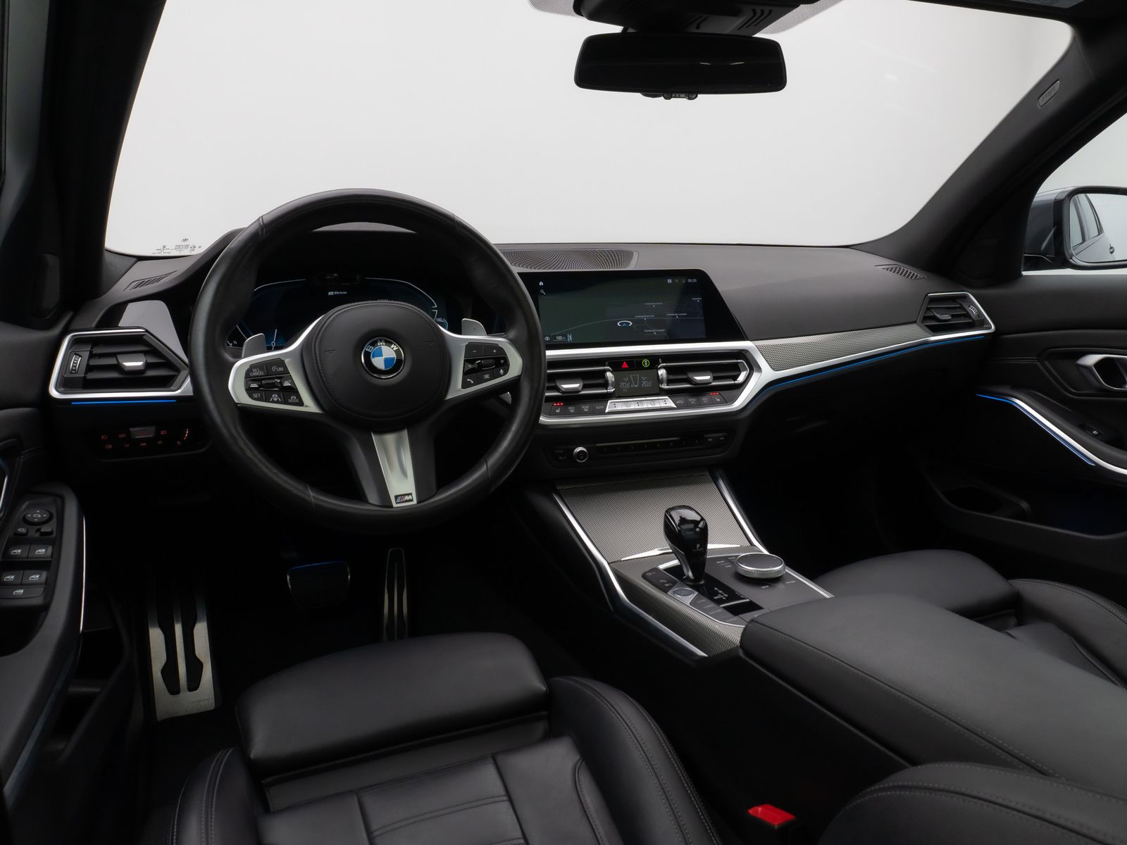 Fahrzeugabbildung BMW 330e xD M Sport Laser Glasdach PDC HUD DAB HiFi