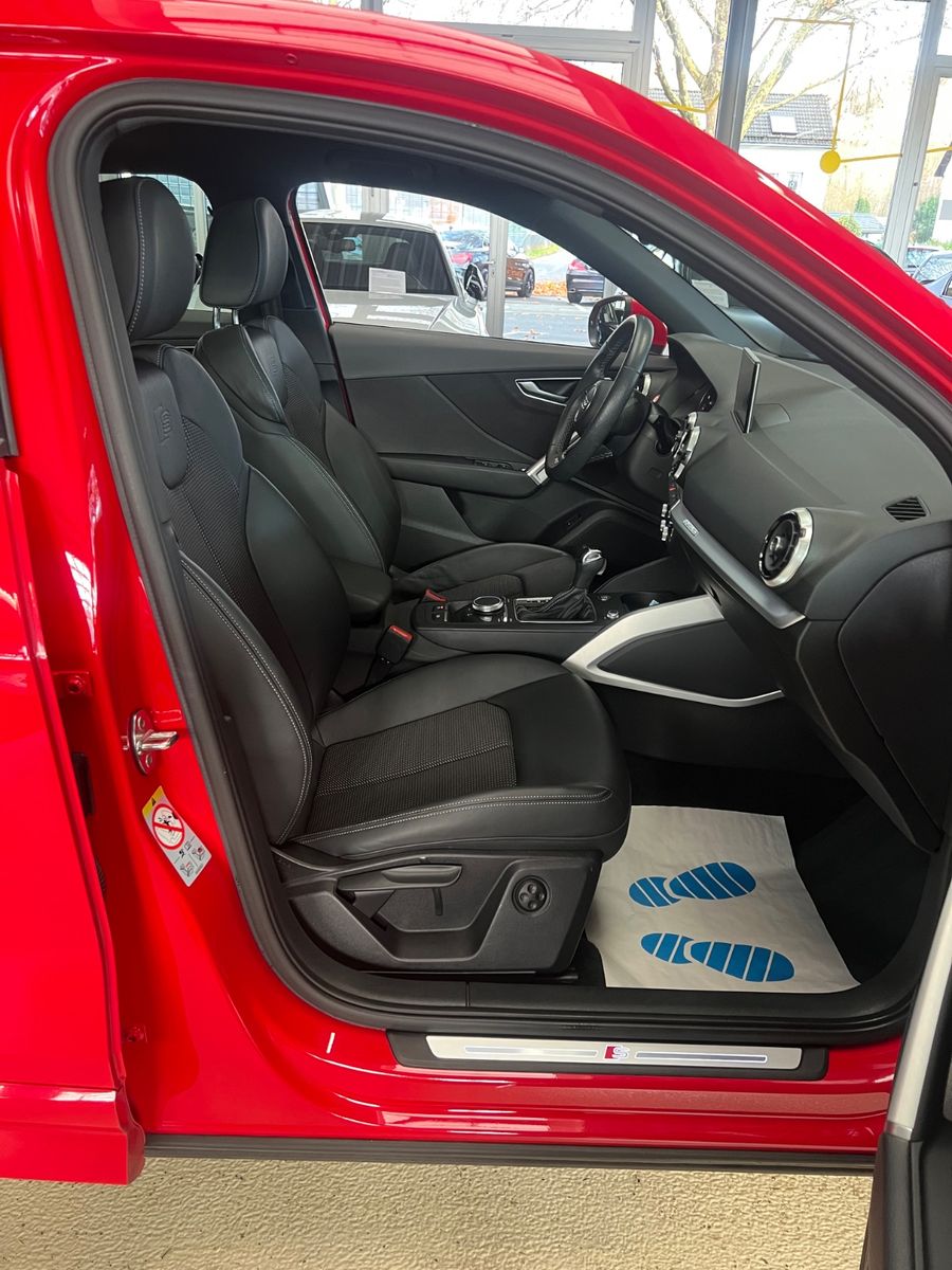 Fahrzeugabbildung Audi Q2 35 TDI quattro S line *PANORAMADACH*