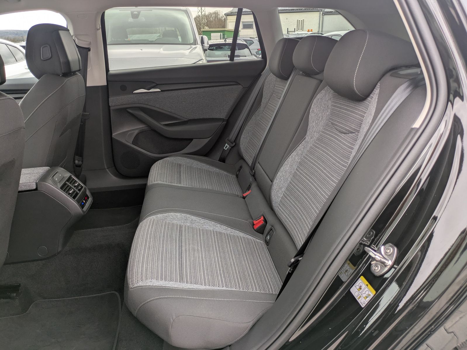 Fahrzeugabbildung SKODA Superb 2.0 TDI 4x4 Selection MATRIX*AHK*PANO*19"