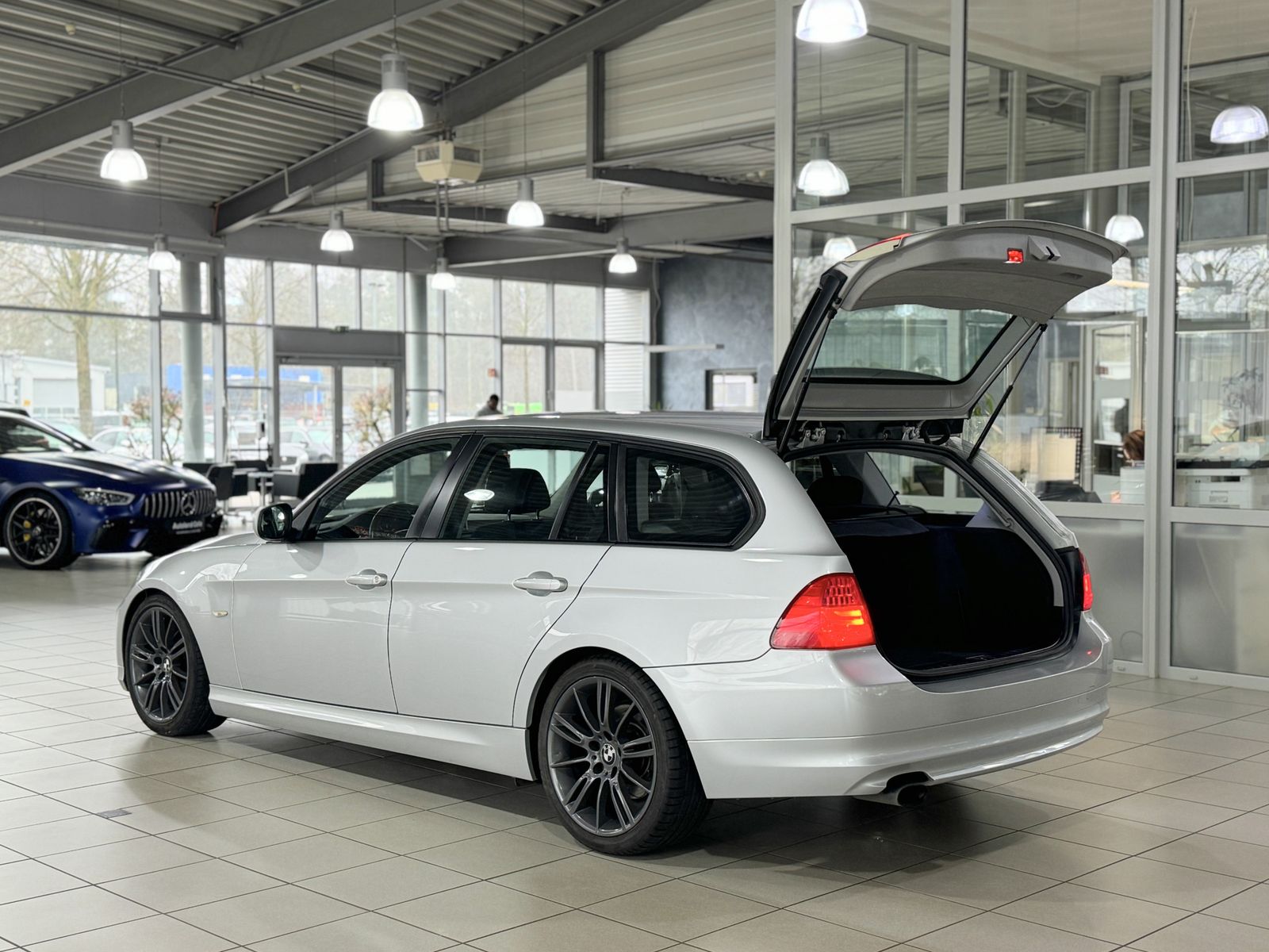 Fahrzeugabbildung BMW 316d Touring Tempomat Klima Navi