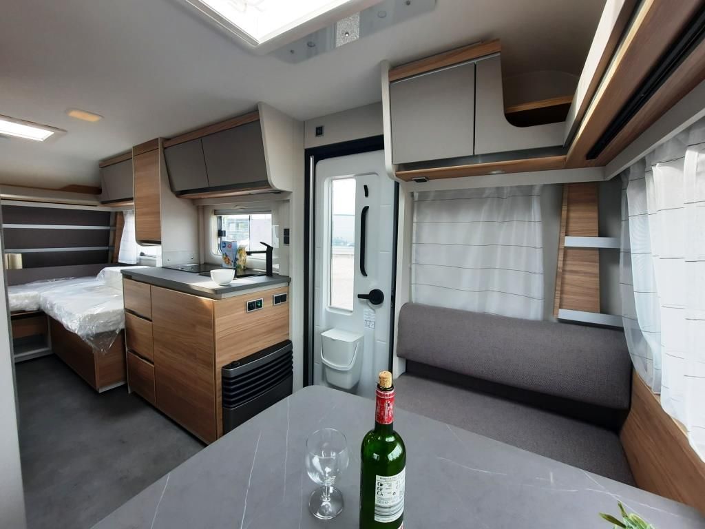 Fahrzeug Übersicht 14 Fahrzeugabbildung Dethleffs Nomad 460 EL Verfüg./Sparen Sie 5.183,- €