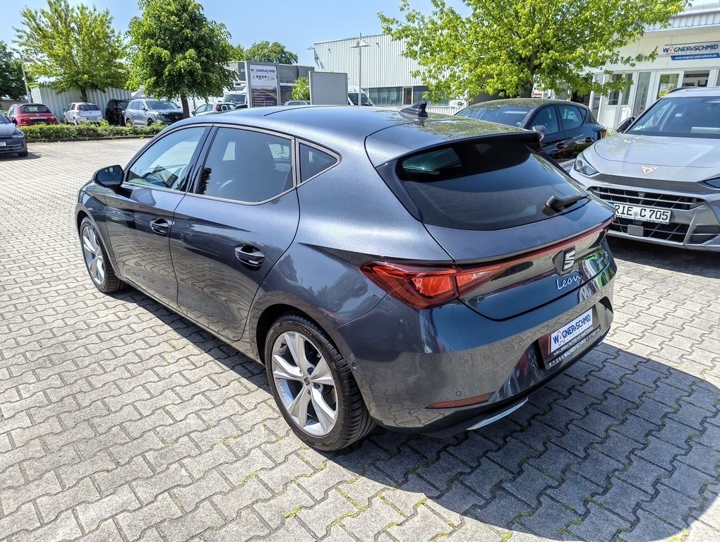 Fahrzeugabbildung SEAT Leon FR 2.0 TDI + Panorama + Fahrschulumbausatz