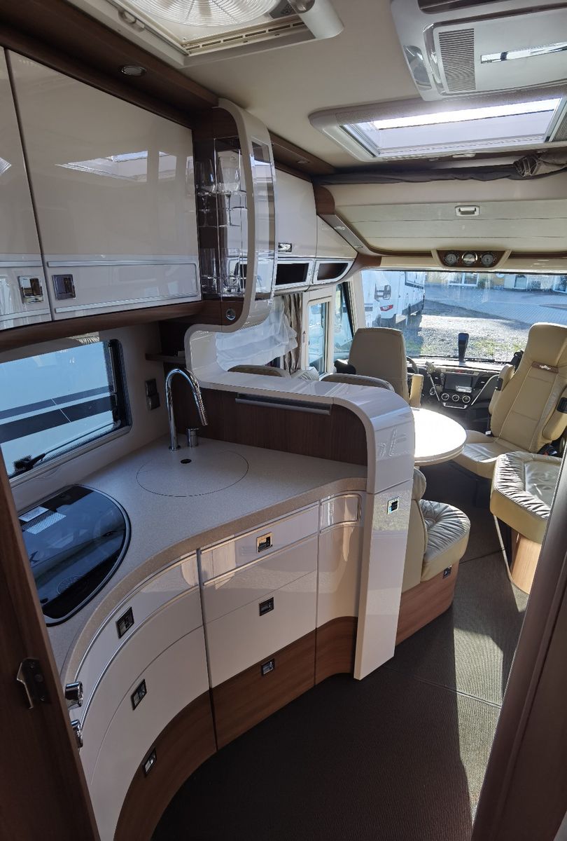 Fahrzeugabbildung Carthago Chic S-Plus I50 LE Längsbetten + Hubbett
