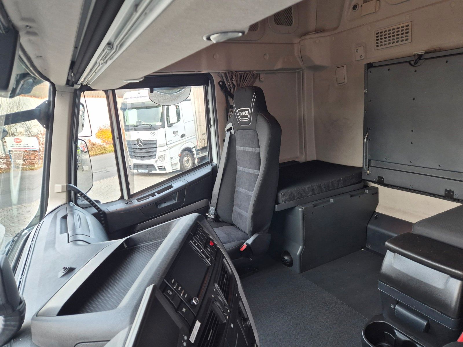 Fahrzeugabbildung Iveco Stralis 460NP LNG 4x2 3 Stück