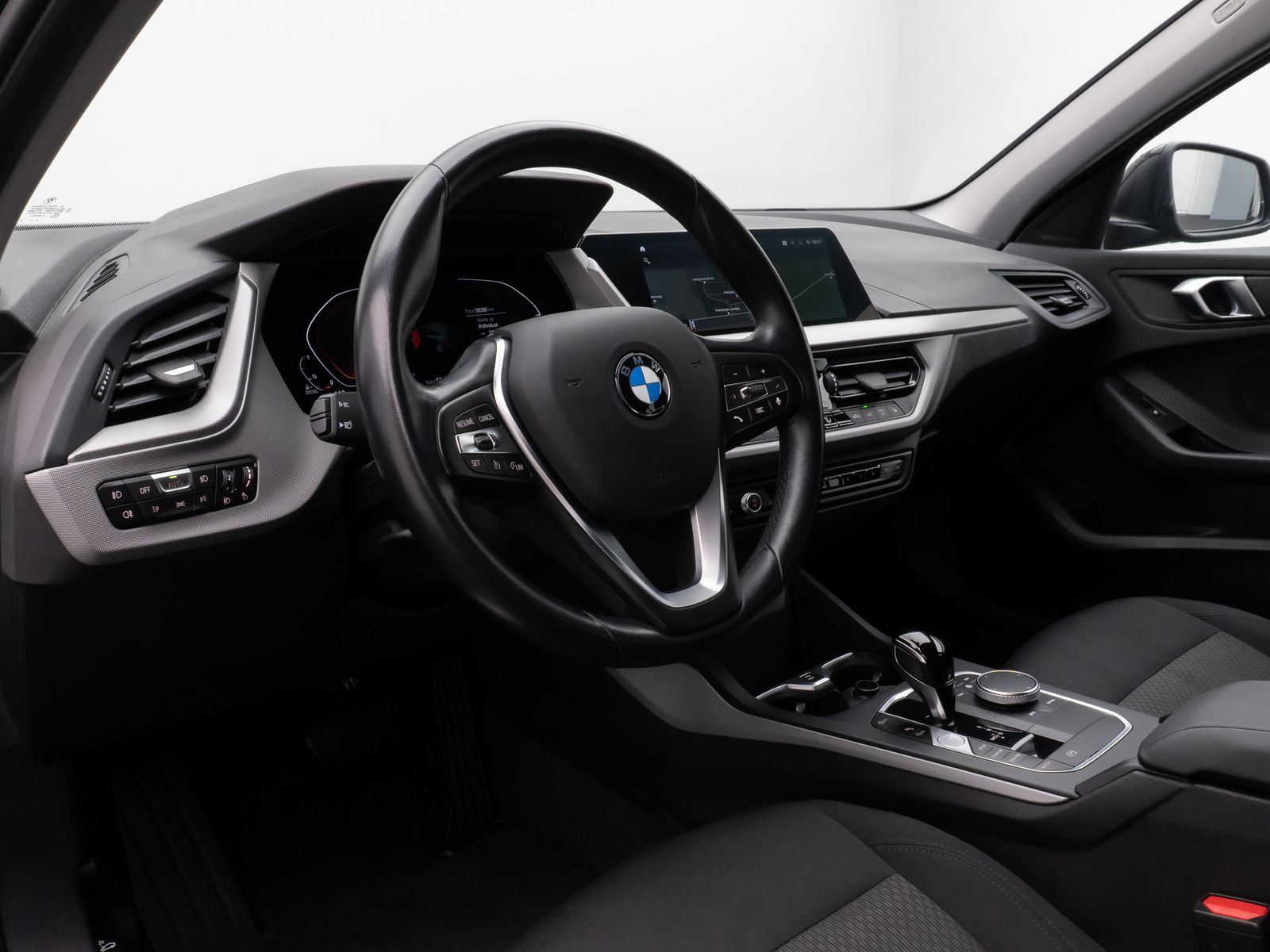 Fahrzeugabbildung BMW 118d DAB CockPitPro Geschwindigkeitsreg PDC LED