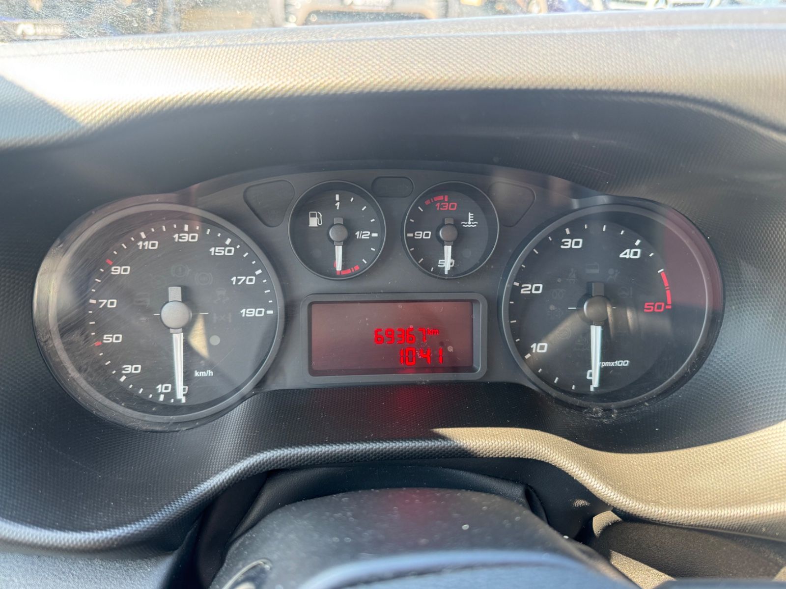Fahrzeugabbildung Iveco Daily Kasten HKa 35 S ... V Radstand 3520 L/3-SI
