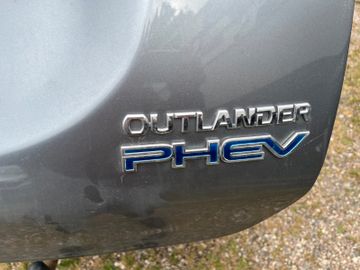 Mitsubishi Outlander - 4