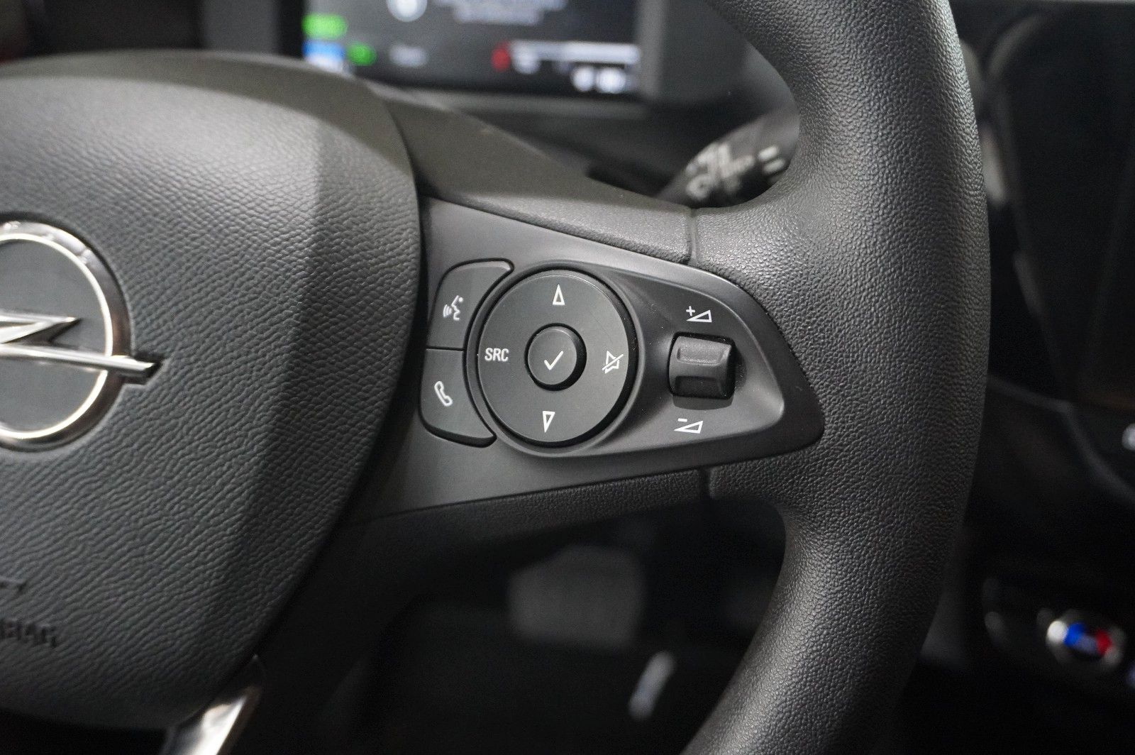 Fahrzeugabbildung Opel Corsa-e F EDITION 7KW NAVI/VIRT/TEMP/DAB/WÄRMEP.