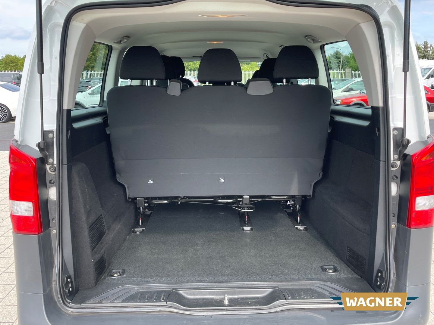 Fahrzeugabbildung Mercedes-Benz Vito Tourer 111 CDI  9-Sitzer extralang BlueTEC