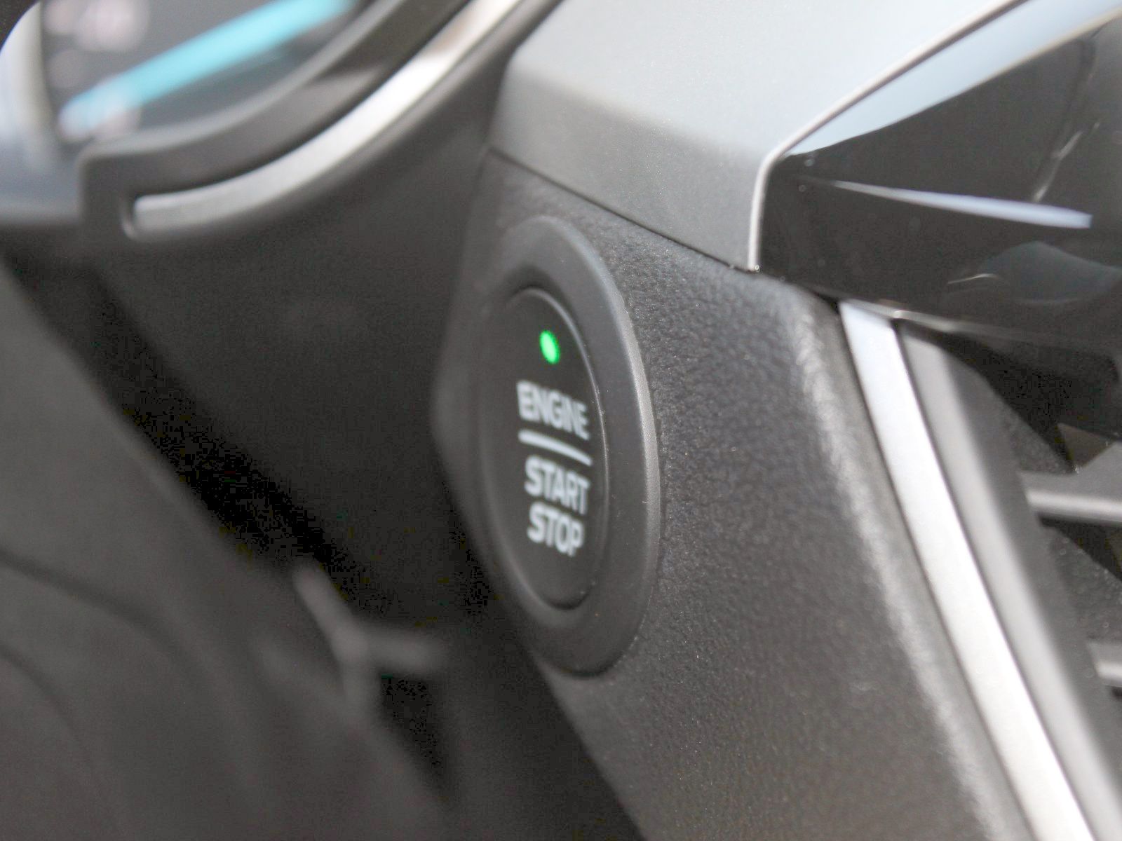 Fahrzeugabbildung Ford Kuga Plug-In Hybrid Cool & Connect 2,5 Duratec
