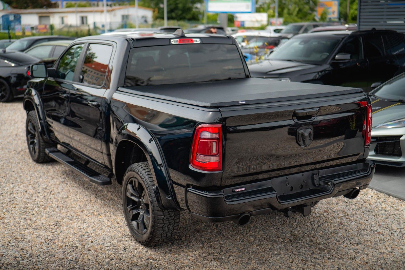 Fahrzeugabbildung Dodge RAM 5.7 V8 HEMI 4x4 LARAMIE Offroad Night LED