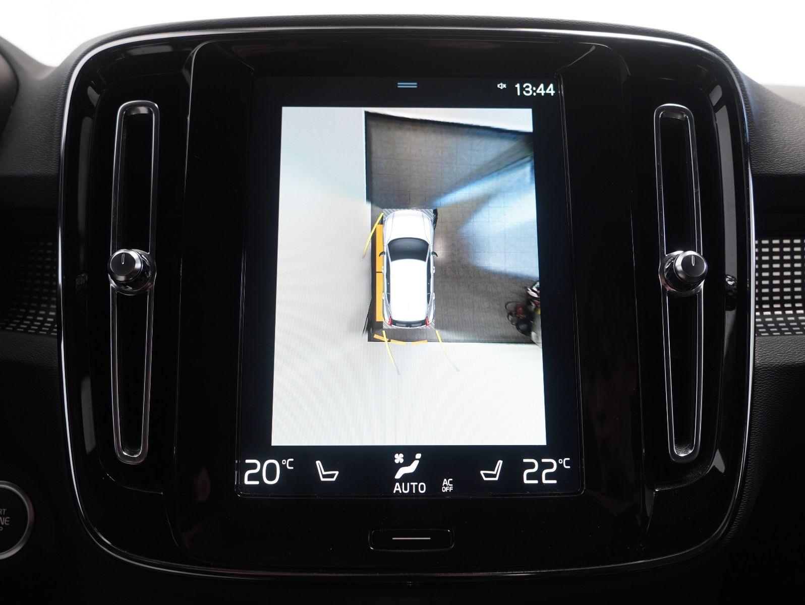 Fahrzeugabbildung Volvo XC40 B4 B R Design LED/NAVI/ACC/LEDER/360°