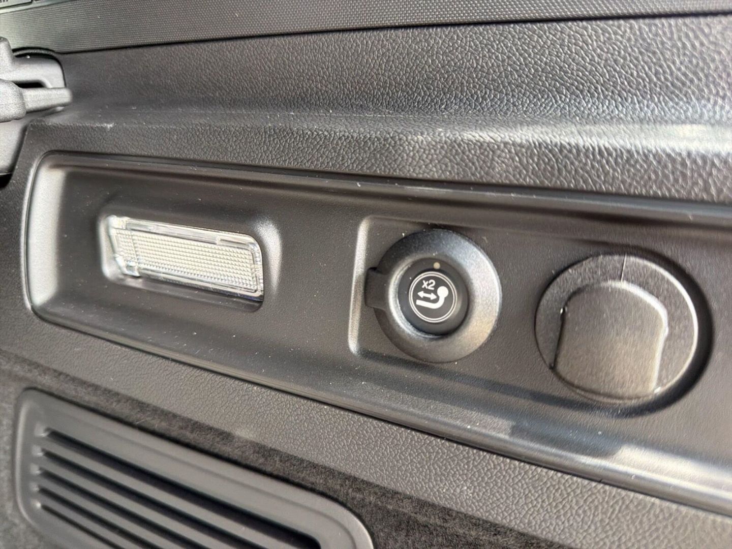 Fahrzeugabbildung Alfa Romeo Stelvio Veloce Q4 2.0 Turbo - AHK - 21 Zoll- Pan