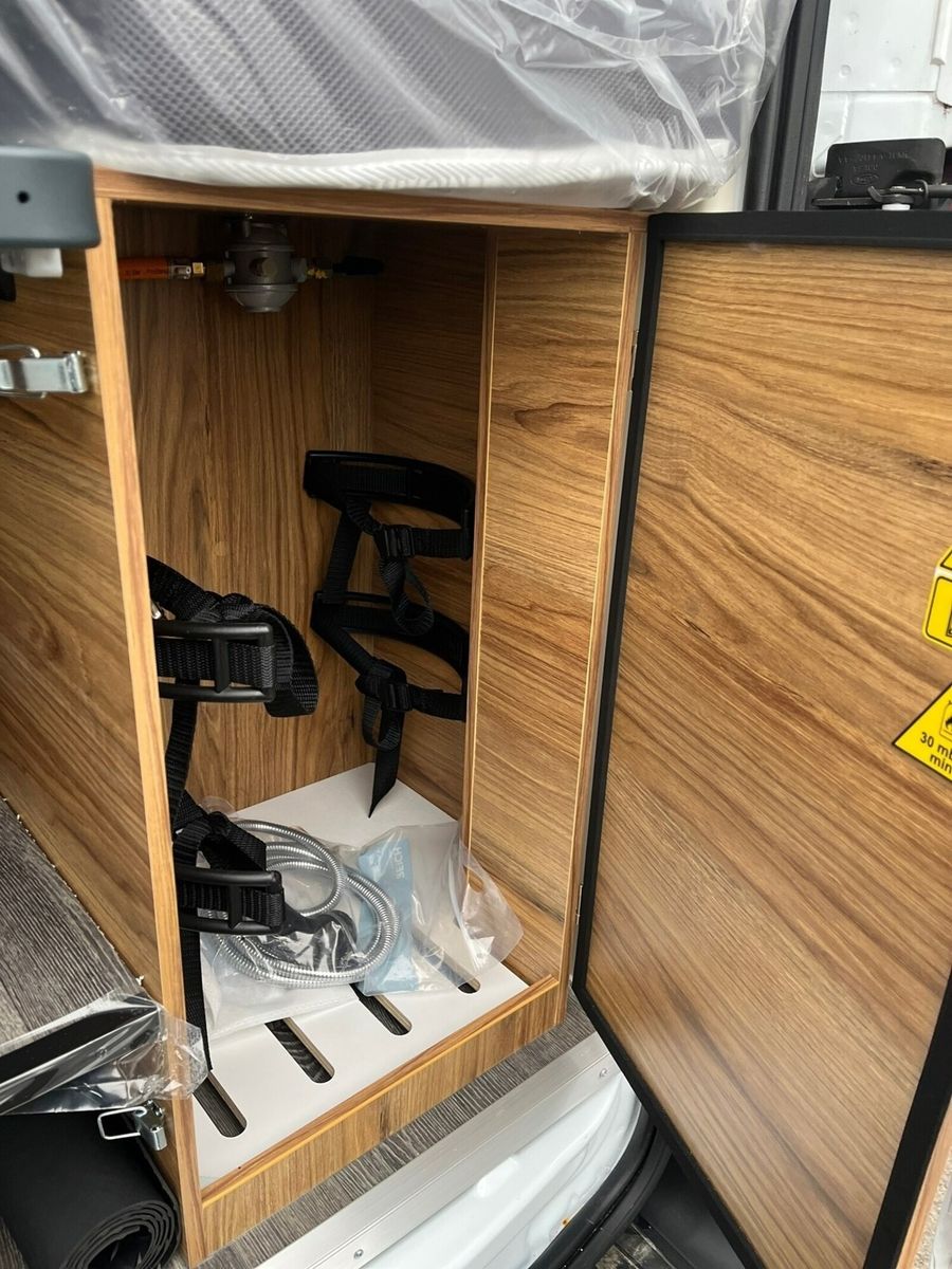 Fahrzeugabbildung Karmann Dexter 4x4 DE 560 AW Allrad, Alufelgen, RFK TZ