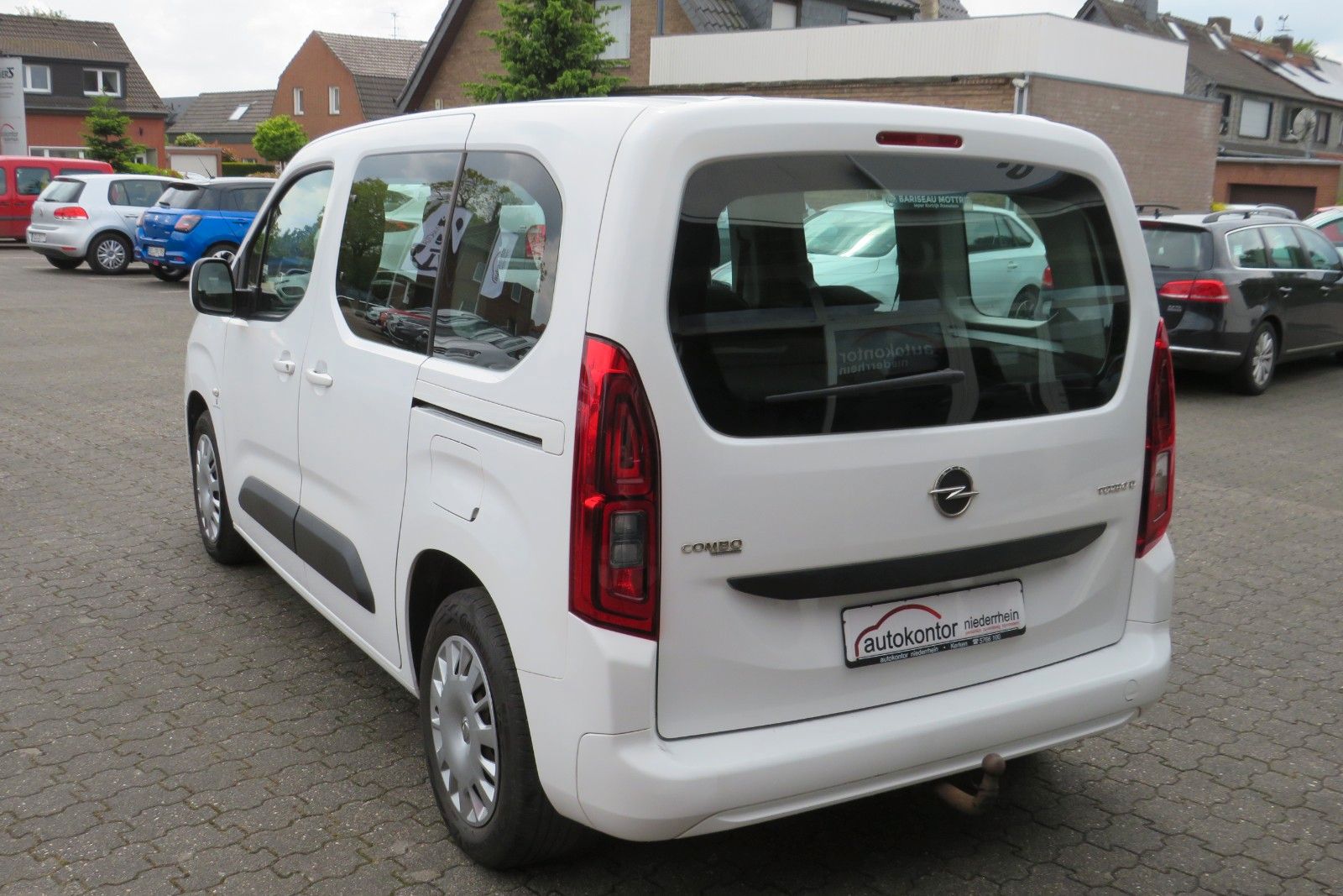 Fahrzeugabbildung Opel Combo Life E Edition NACI APP-CONNECT AHK 1.HD