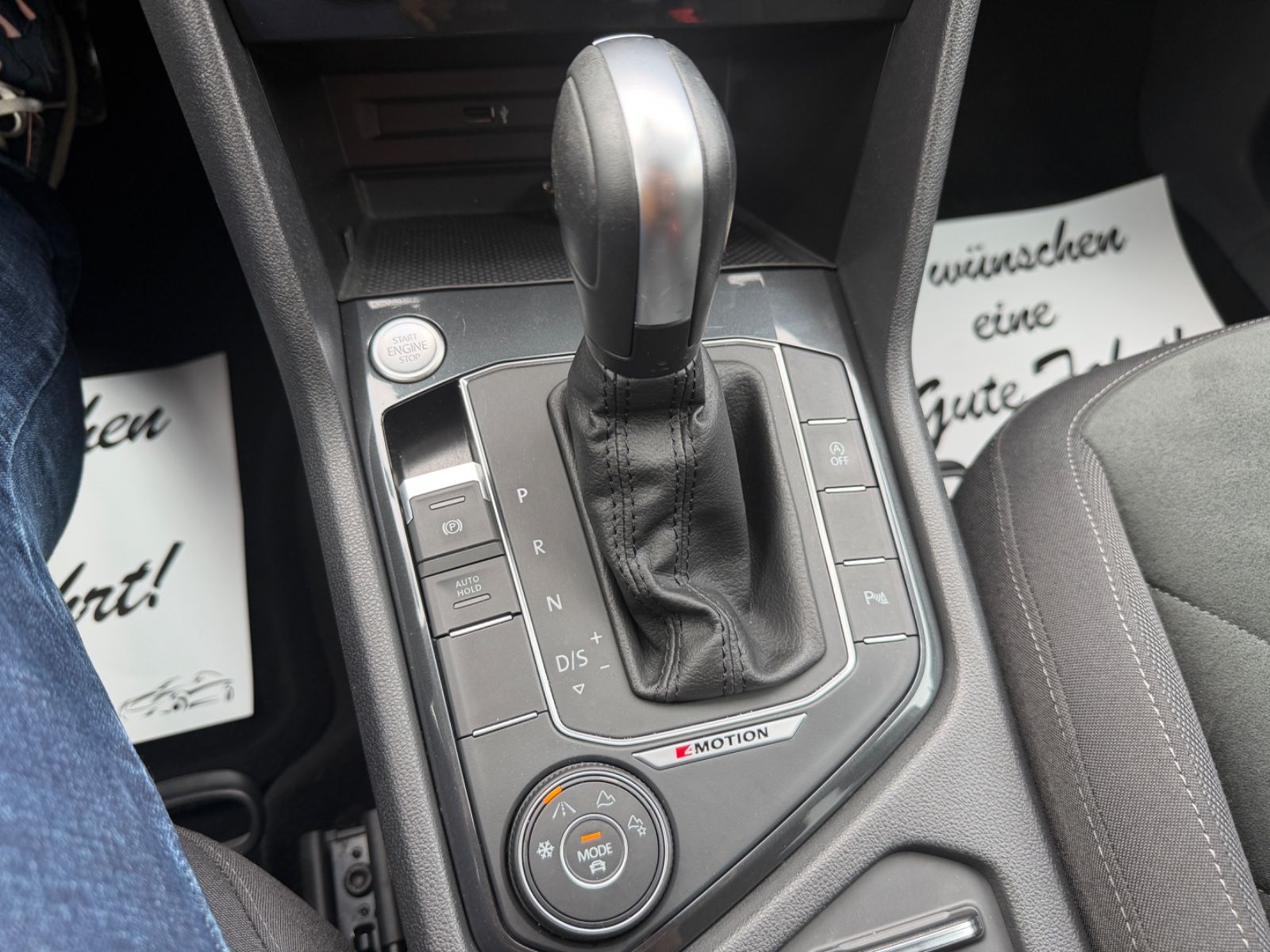 Fahrzeugabbildung Volkswagen Tiguan R-LINE 4Motion LED NAVI KAM. ACC SCHECKH.