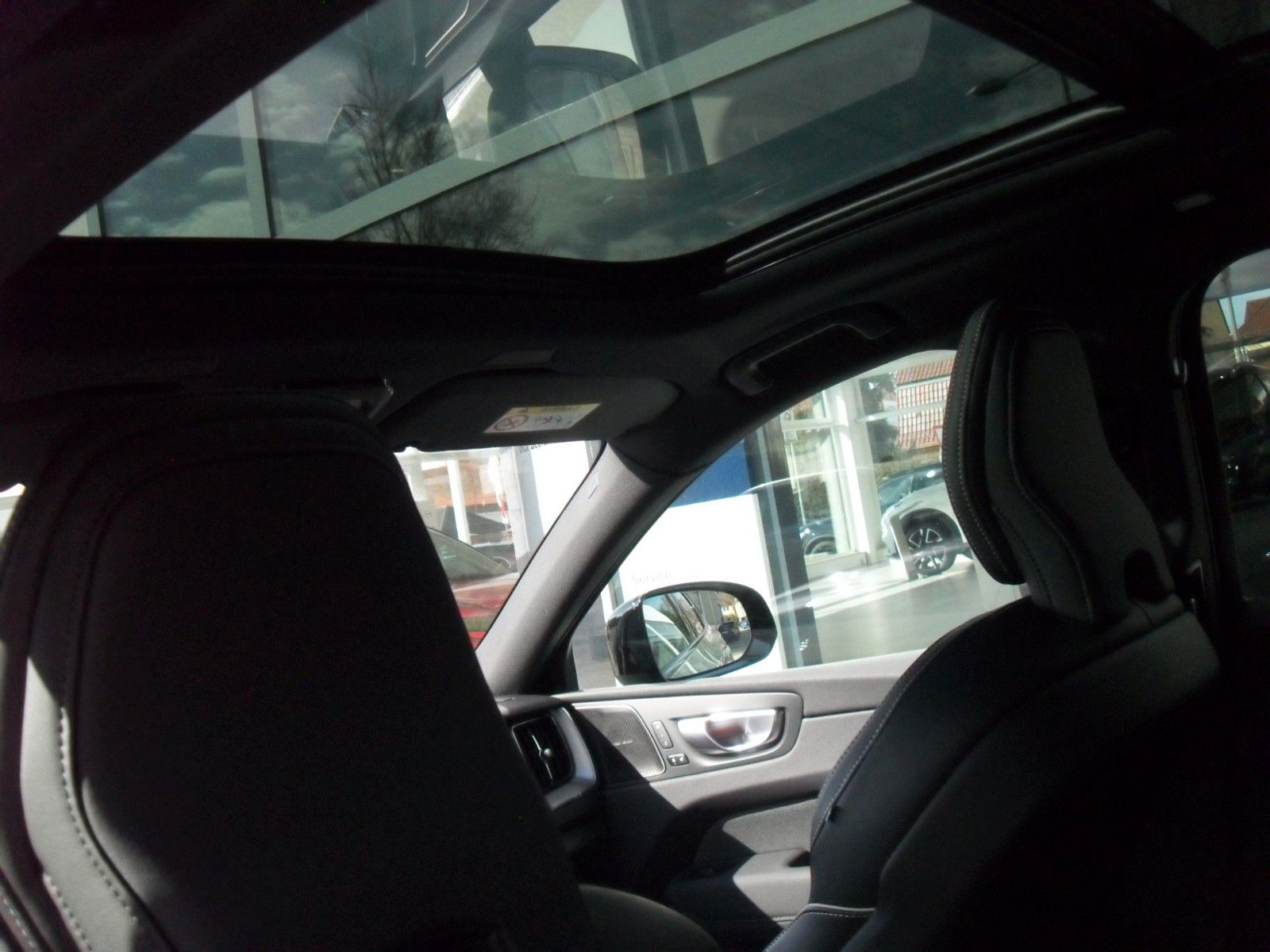 Fahrzeugabbildung Volvo XC 60 B5 Plus Black Edition AWD | Headup