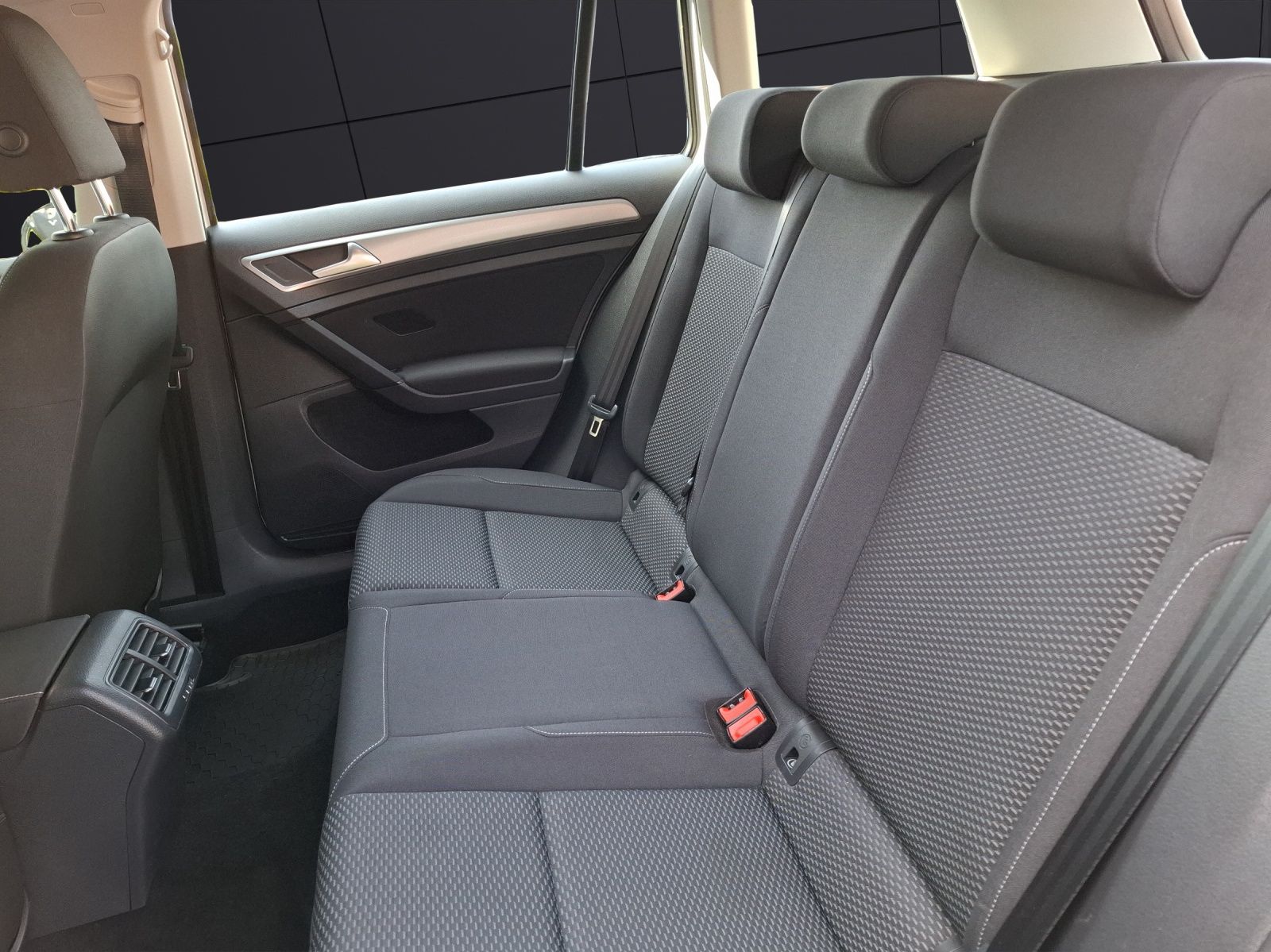 Fahrzeugabbildung Volkswagen Golf VII Variant TSI Trendline Navi PDC SH