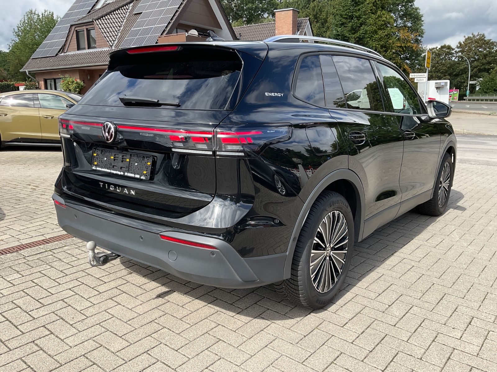 Fahrzeugabbildung Volkswagen Tiguan 2.0 TDI DSG ENERGY,AHK,Navi,IQLight,