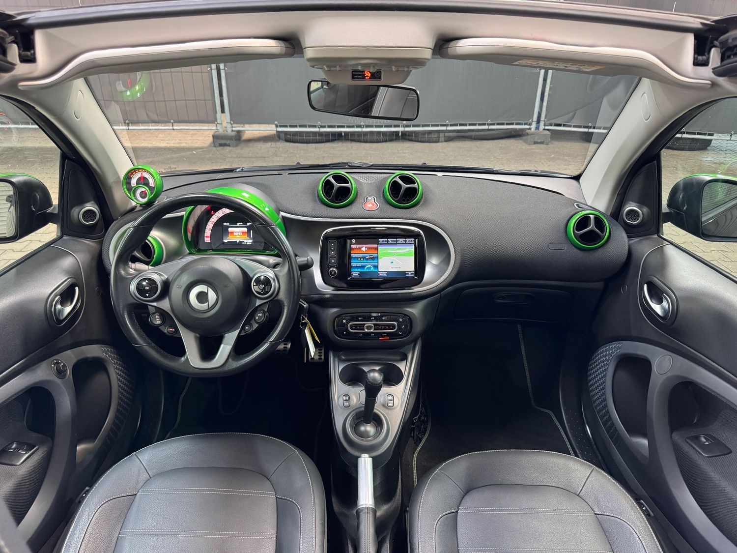 Fahrzeugabbildung Smart forTwo Brabus Edition Greenflash#Leder#Spur#JBL#