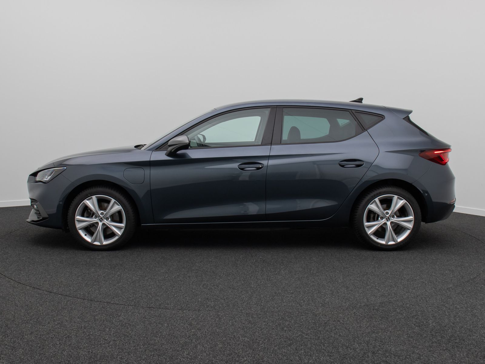 Fahrzeugabbildung SEAT Leon e-HYBRID FR Tempomat DigitDispl ParkAsssit