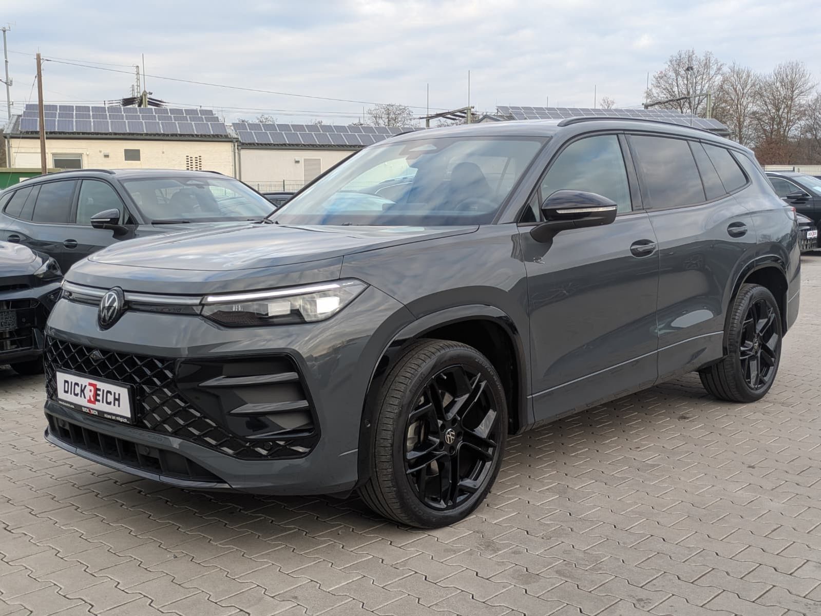 Fahrzeugabbildung Volkswagen Tayron 2.0 TDI 4M R-Line BLACK*7Si*MATRIX*PANO