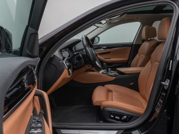 Fahrzeugabbildung BMW 540i xDr Tour Luxury Line HI-FI HUD DAB Panorama