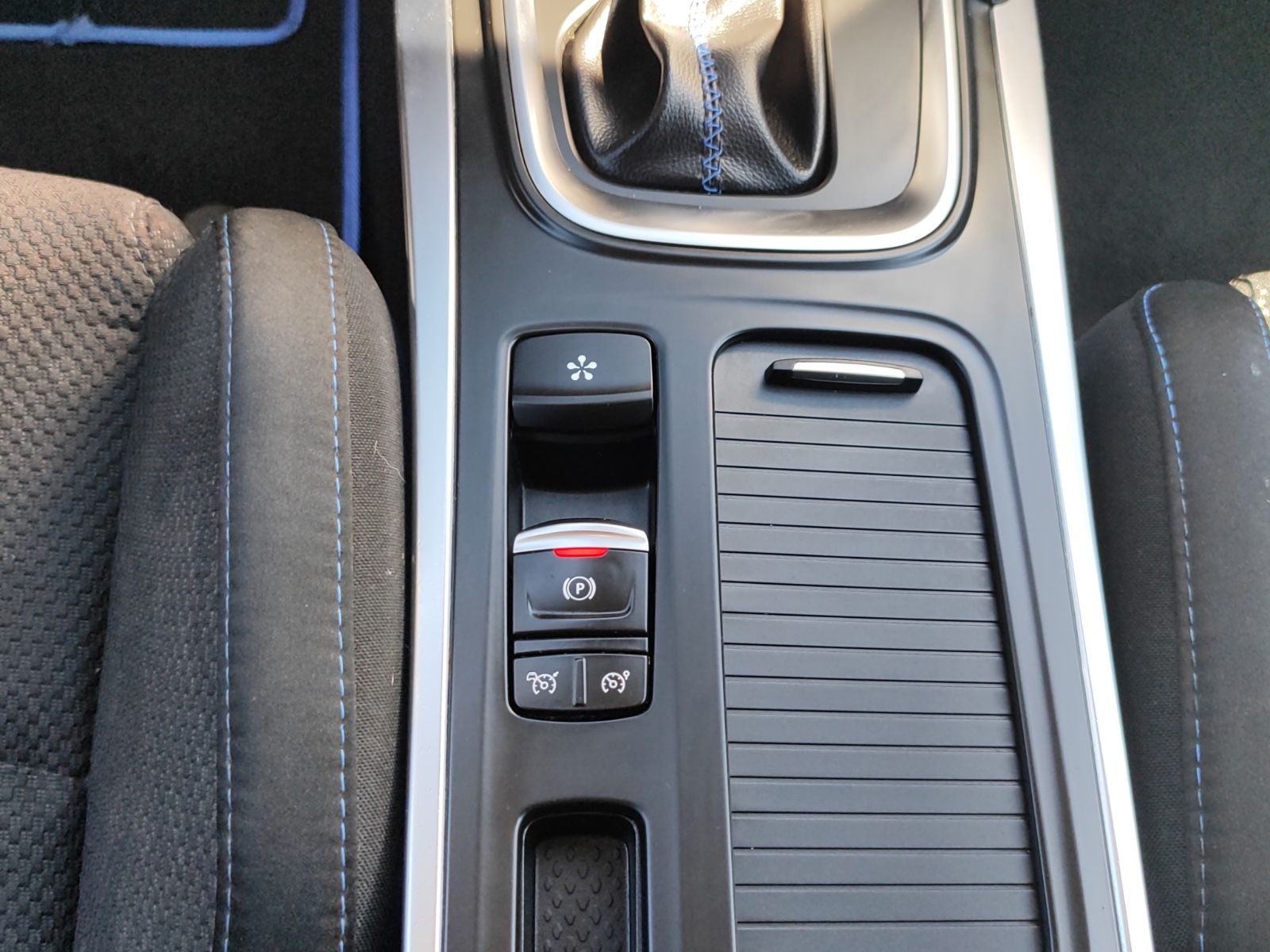 Fahrzeugabbildung Renault Megane IV Grandtour GT/Navi/Head-UP/Kamera/ACC/