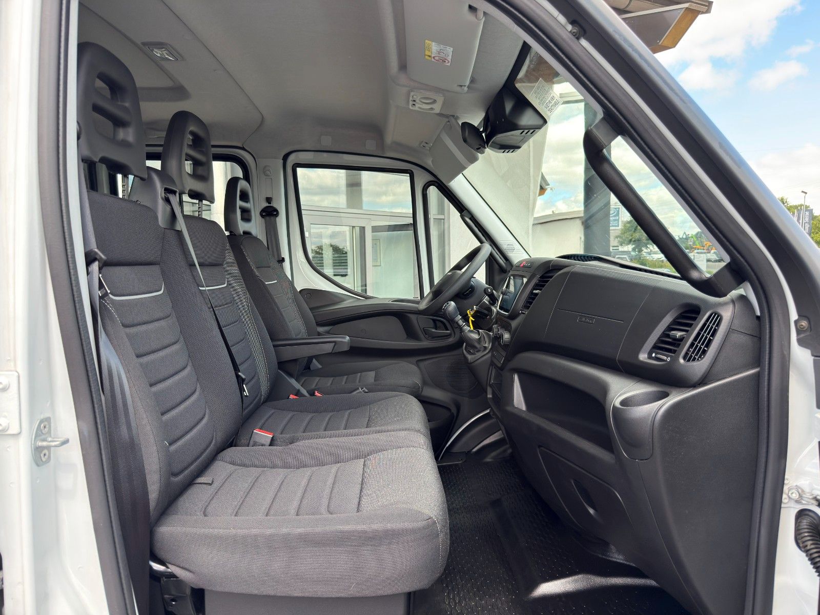 Fahrzeugabbildung Iveco Daily 35S14 D Pritsche *R 3.450* AHK
