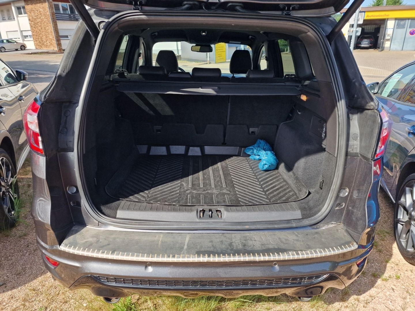 Fahrzeugabbildung Ford Kuga ST-Line Navi Bi-Xenon El. Heckklappe AHK 4x