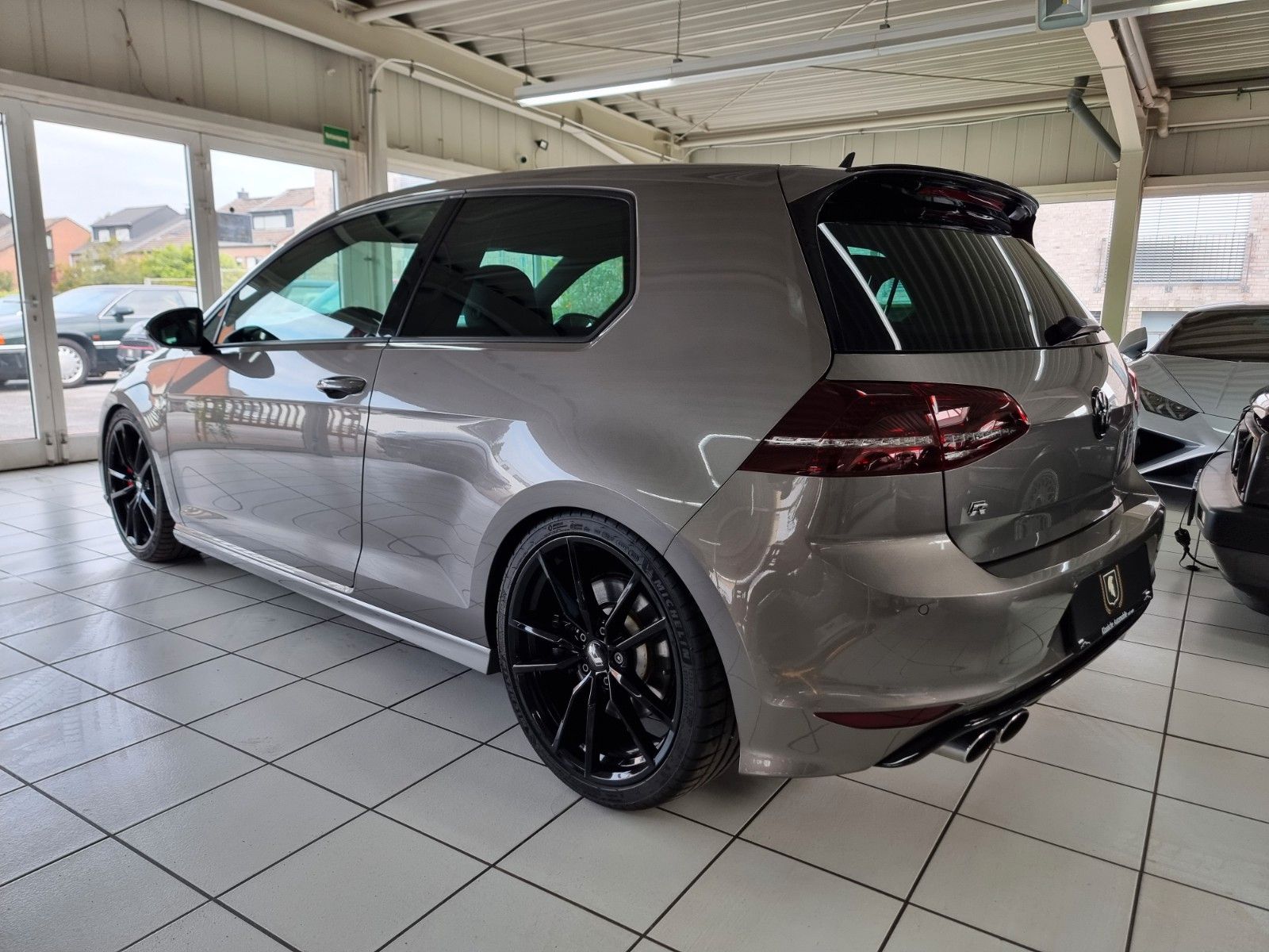Fahrzeugabbildung Volkswagen Golf R by MTR/520 PS/Sleeper/Extrem schnell