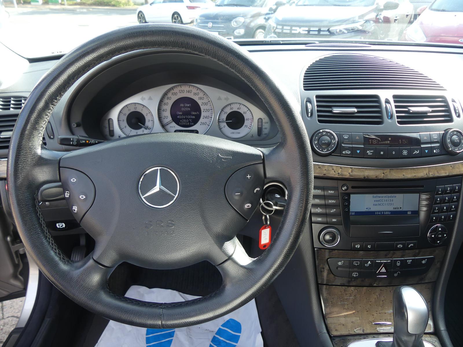 Mercedes-Benz E200 2004 — photo 14