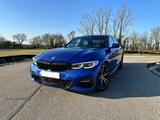 BMW 330i M Sport Automatic M Sport - BMW 330 mit Benzin-Antrieb: Blau, Head-Up Display